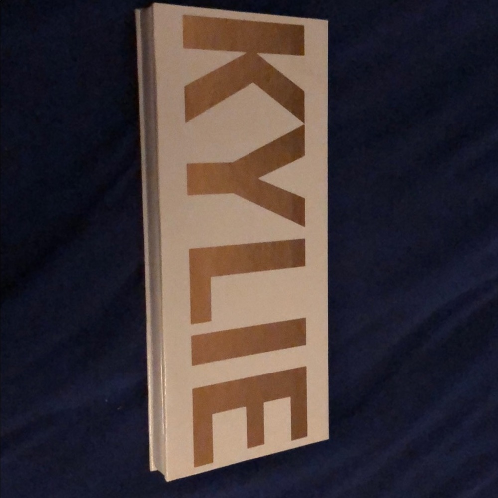 Kylie Cosmetics the peach palette